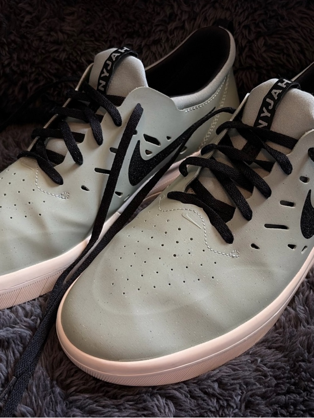Nike Men’s Low-Top Sneakers in Light Green and Black
